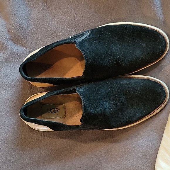 Ugg size 8.5 Loafer shoe in black and tan women's - Picture 2 of 8